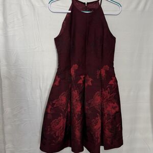 White House Black Market Halter Neck, Jacked‎ Red With Black Floral size 4